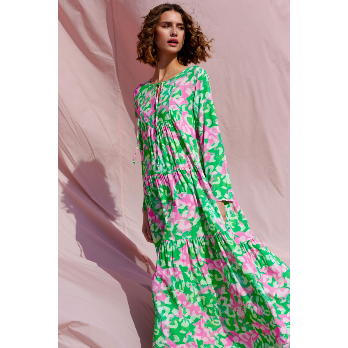 Image of Green/pink Imogene long Dress 12241099 fra Noella, Str. L (30102-109135)